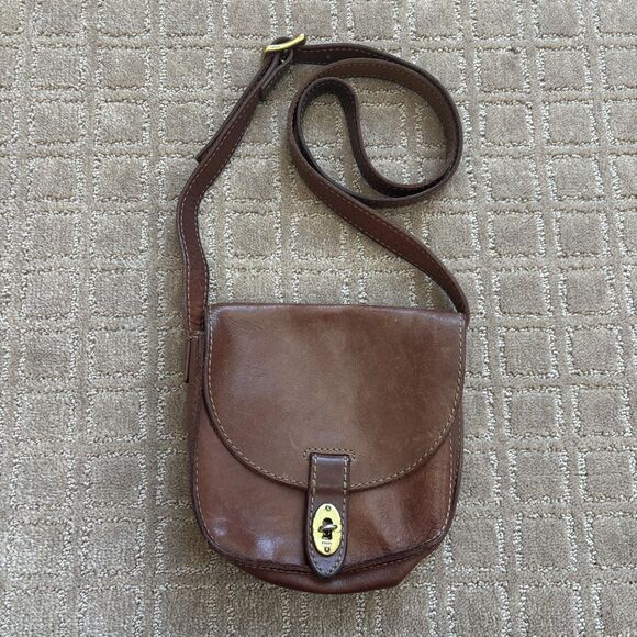 Fossil Brown Leather Austin Saddle Bag Crossbody Purse Cow Hide Staple Classic - Picture 1 of 9